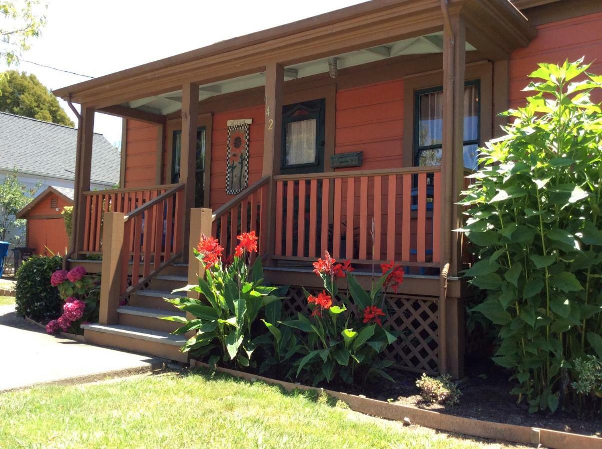 Historic Santa Rosa Cottage Exterior photo